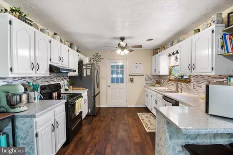 35 Hearthside Dr, Falling Waters, WV 25419 photo 17