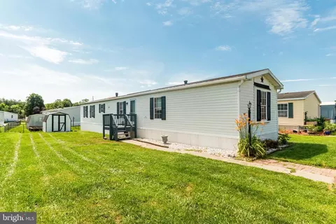803 Royal Crest Dr, Martinsburg, WV 25401