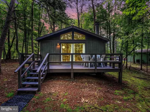 60 Conifer Ln, Hedgesville, WV 25427