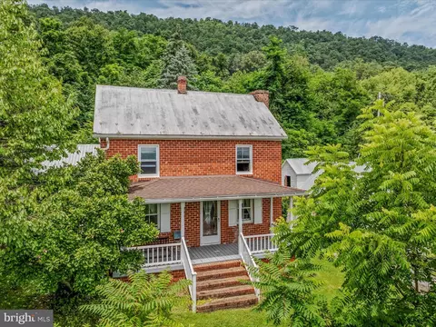 2301 Poor House Rd, Martinsburg, WV 25403