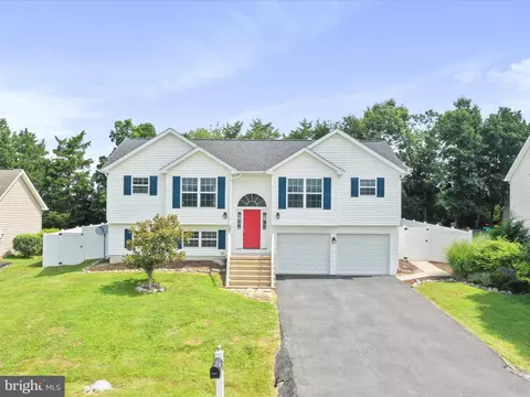 43 Hansberry Ct, Inwood, WV 25428
