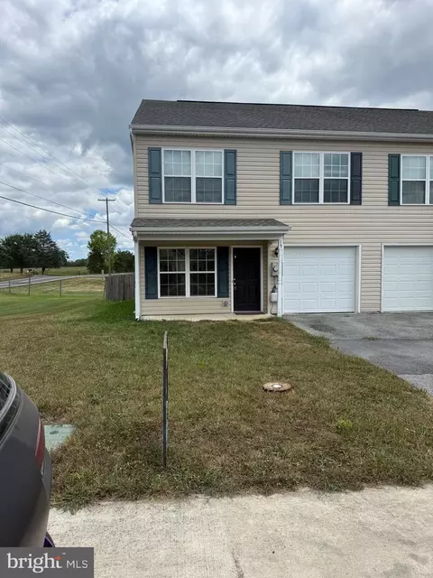 15 Montague Way, Inwood, WV 25428