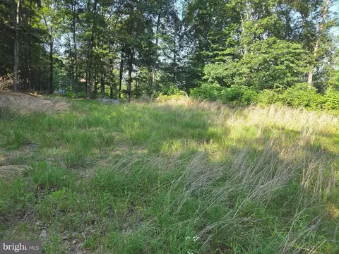 Oak Grove School Rd, Hedgesville, WV 25427
