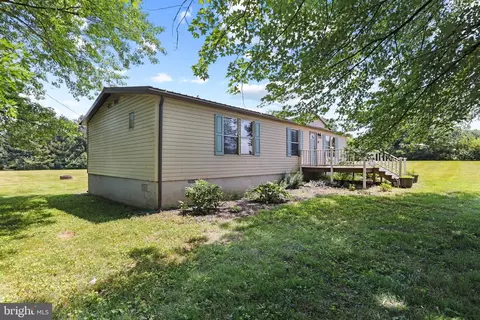 19 Regency Dr, Falling Waters, WV 25419 photo 2