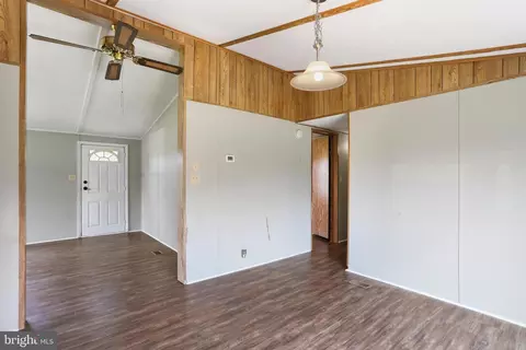 19 Regency Dr, Falling Waters, WV 25419 photo 5