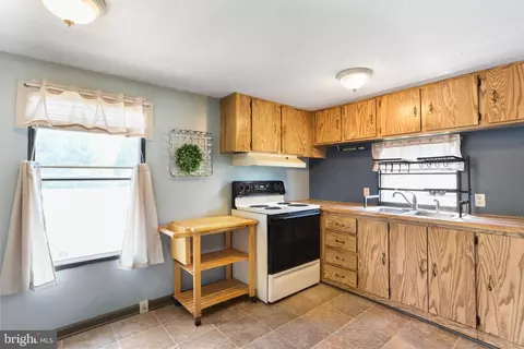 19 Regency Dr, Falling Waters, WV 25419 photo 7