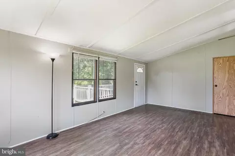 19 Regency Dr, Falling Waters, WV 25419 photo 3