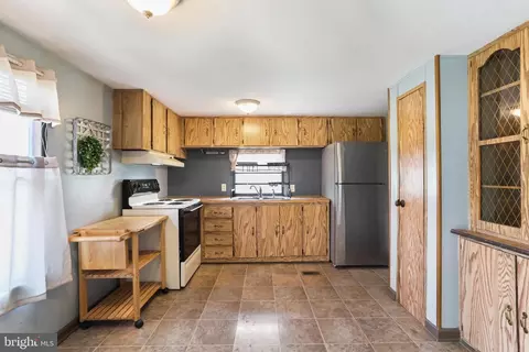 19 Regency Dr, Falling Waters, WV 25419 photo 9