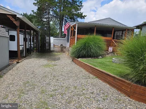 Block 20 Lot 16 Old Faceful St, Falling Waters, WV 25419
