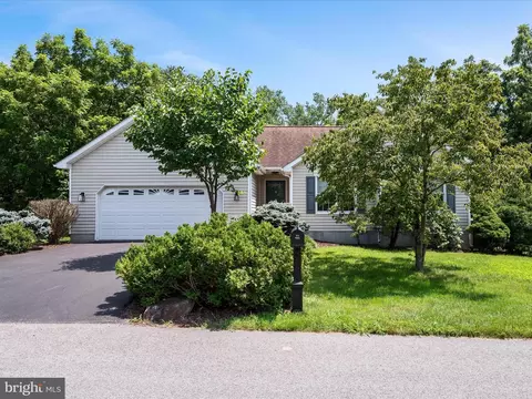 46 Flicker Ln, Kearneysville, WV 25430