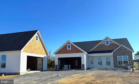 72 Dibble Rd, Bunker Hill, WV 25413