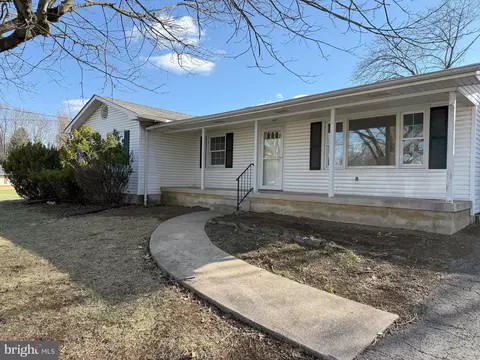 200 Greenbriar Rd, Martinsburg, WV 25401