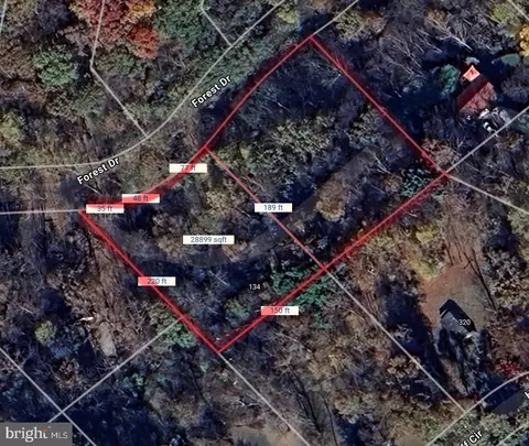 134 Saunders Dr, Falling Waters, WV 25419