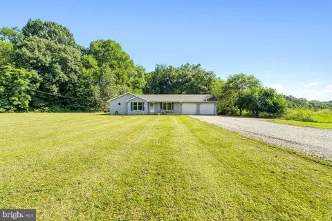856 Weaver Ln, Martinsburg, WV 25403