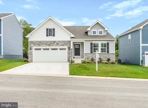 232 Ludgate Mnr, Falling Waters, WV 25419