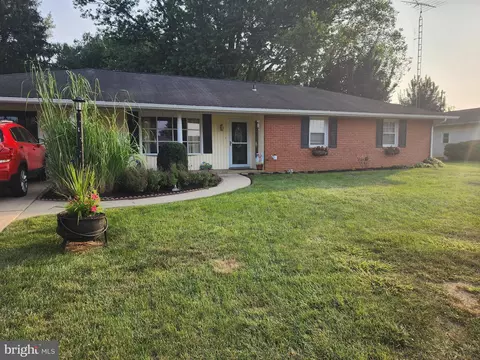 302 Greenbriar Rd, Martinsburg, WV 25401