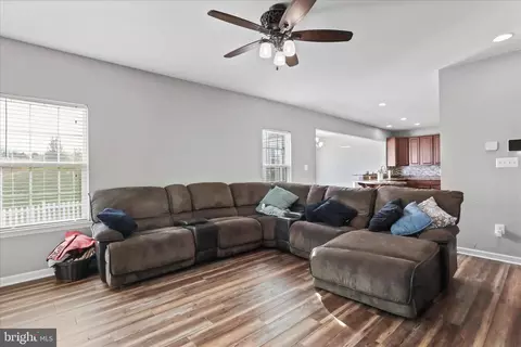 35 Sirocco Ct, Falling Waters, WV 25419 photo 9