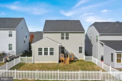 35 Sirocco Ct, Falling Waters, WV 25419 photo 3