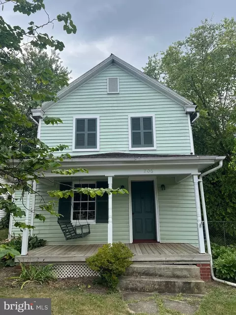 206 N Mary St, Hedgesville, WV 25427
