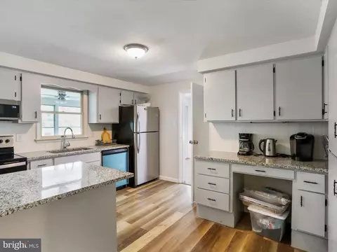 Kitchen - 999 Aspero Ln, Falling Waters, WV 25419 photo 1 of 2