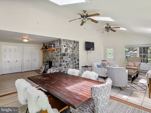 Dining - 999 Aspero Ln, Falling Waters, WV 25419 photo 2 of 2