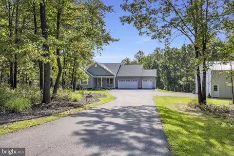 32 Onyx Dr, Hedgesville, WV 25427
