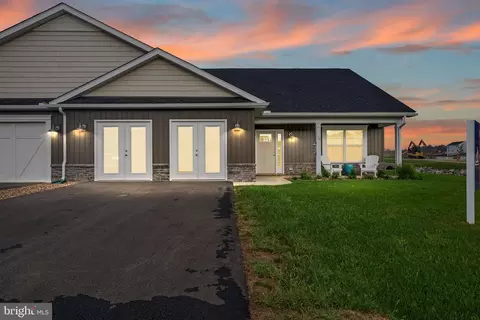 356 Dripping Spring Dr, Hedgesville, WV 25427