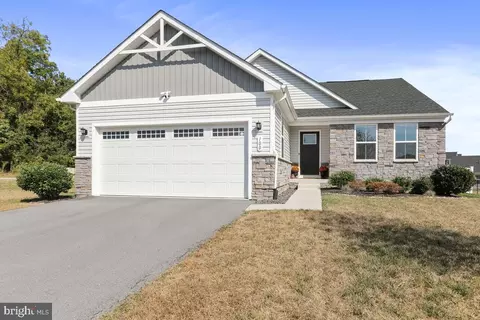 100 Plum Tree Ln, Martinsburg, WV 25403