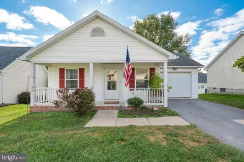 204 Sentry Ln, Martinsburg, WV 25401