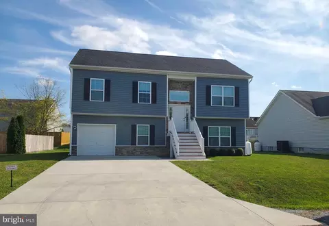 64 Bunting Ave, Martinsburg, WV 25405