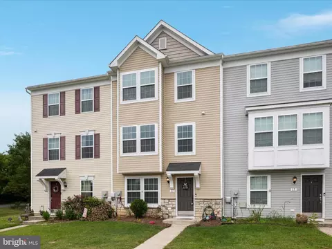 11 Private Ct, Bunker Hill, WV 25413
