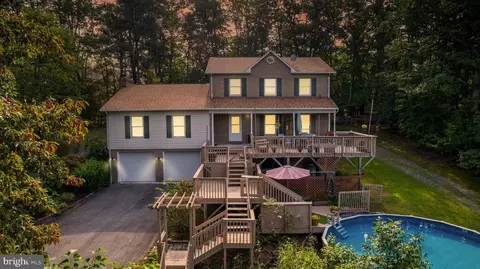 207 Rhododendron Dr, Hedgesville, WV 25427