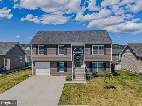 176 Pochards Ct, Martinsburg, WV 25403