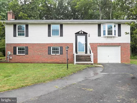 34 Cabell Ct, Inwood, WV 25428