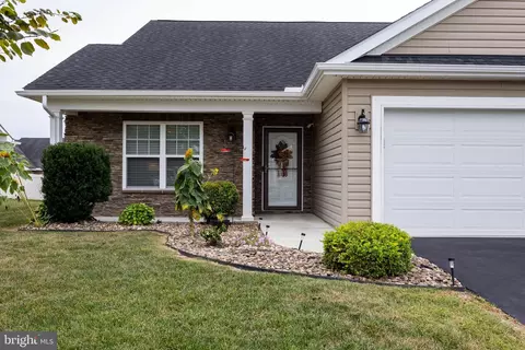 18 Chagrin Dr, Falling Waters, WV 25419