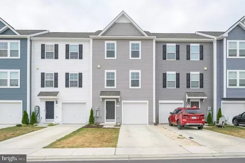 14 Colchester Ct, Bunker Hill, WV 25413