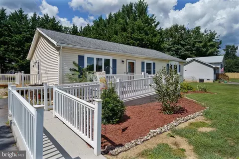 472 Upshur Dr, Inwood, WV 25428