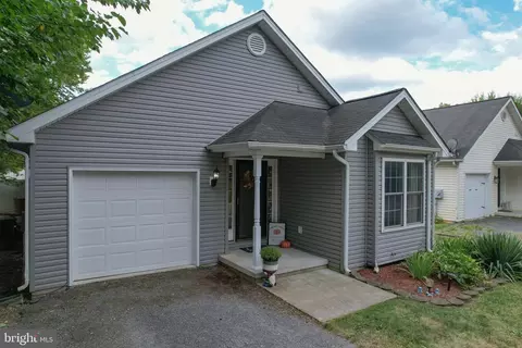 38 Gayton Ln, Inwood, WV 25428