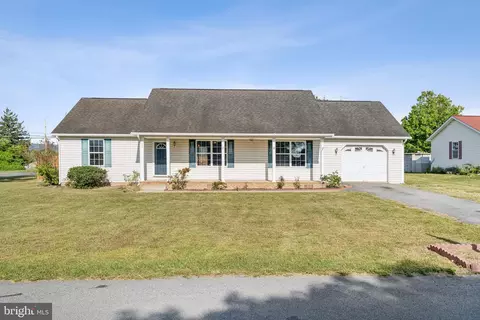 19 Princeton St, Martinsburg, WV 25404