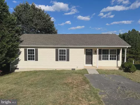 392 Grove Farm Ln, Martinsburg, WV 25404