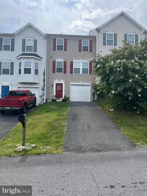 196 Dunrobin Dr, Martinsburg, WV 25405