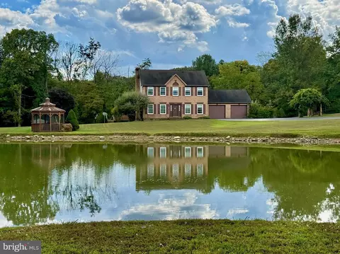 3564 Mountain Lake Rd, Hedgesville, WV 25427