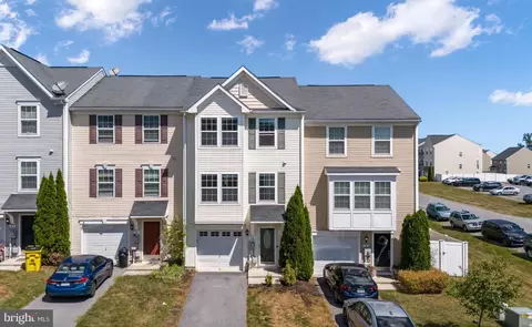 14 Venetian Ct, Hedgesville, WV 25427