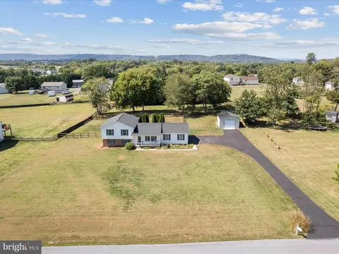600 Canterbury Dr, Martinsburg, WV 25403