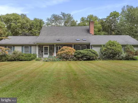 117 Isaiah Ln, Falling Waters, WV 25419