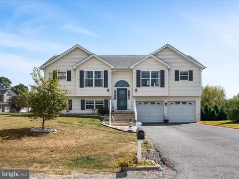 204 Wallace Ave, Inwood, WV 25428