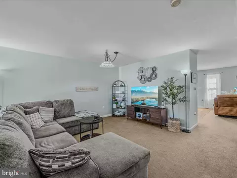 260 Morningside Dr, Falling Waters, WV 25419 photo 5
