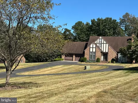 126 Goshen Ln, Martinsburg, WV 25404