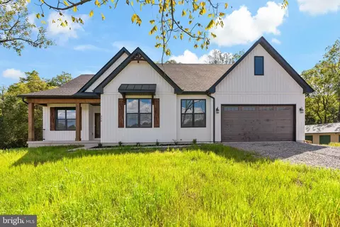 328 Comstock Dr, Shepherdstown, WV 25443
