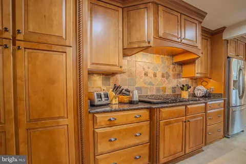 Kitchen - 162 Robins Ln, Falling Waters, WV 25419 photo 2 of 4